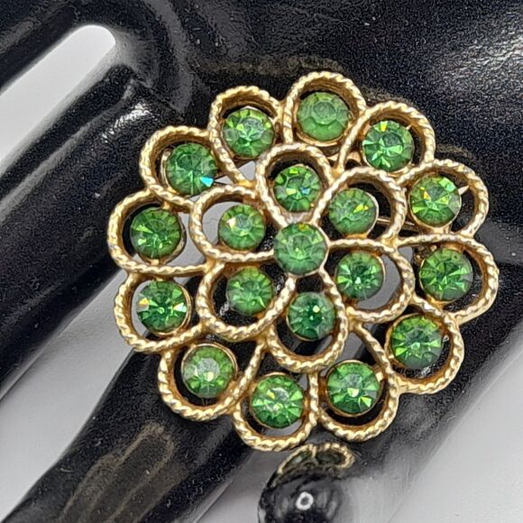Vintage Small Green Rhinestone Flower Brooch, 1950s, Gold Tone, 1 1/4" - Picture 4 of 9